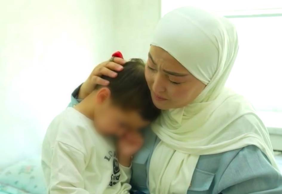 O‘zbekistonda xavfli ishqor ichgan bolaning hayoti murakkab operatsiya orqali saqlab qolindi